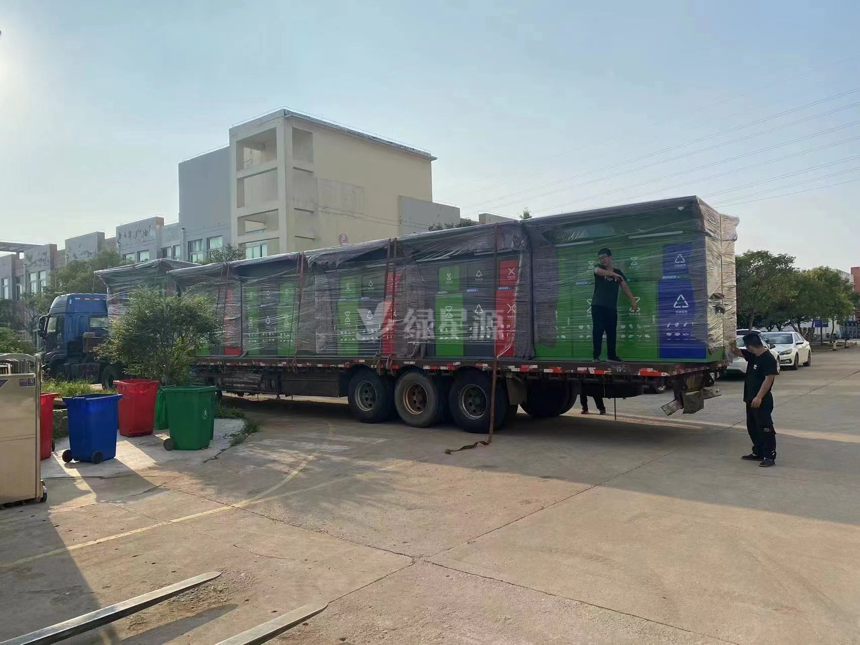 安徽垃圾分類智能垃圾箱量產發貨配圖一